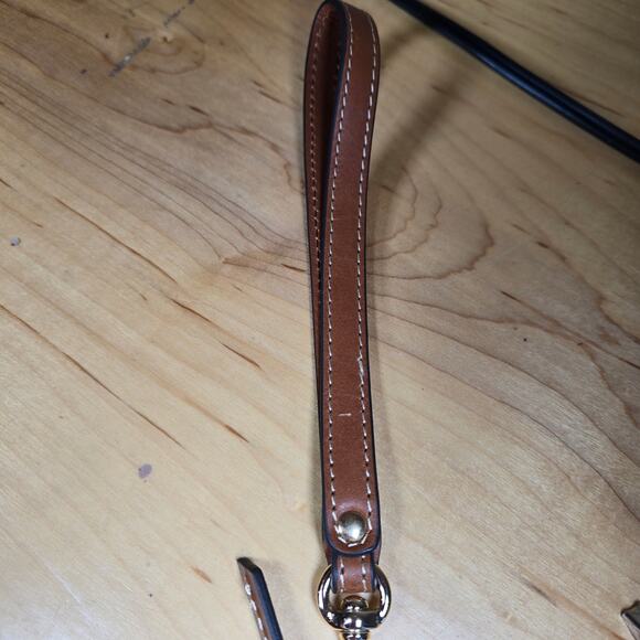 New with Tag Dooney & Bourke Flat Ostrich Leather Wristlet 8 x 5 3/4 Gray Brown - Picture 7 of 10